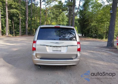 2016 Chrysler Town & Country Touring from USA, damaged, VIN 2C4RC1BG4GR254888